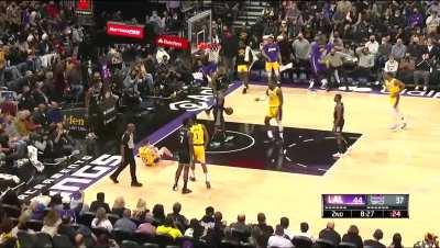 [Highlight] Austin Reaves stuffs it in and gets the and-1