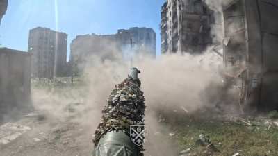 Leopard 2A4 of the 155th Seperate Mechanized Brigade destroys russian occupied building in Pokrovsk [September 2025]