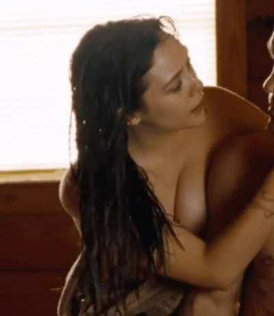 I would melt instantly if Elizabeth Olsen did this with me