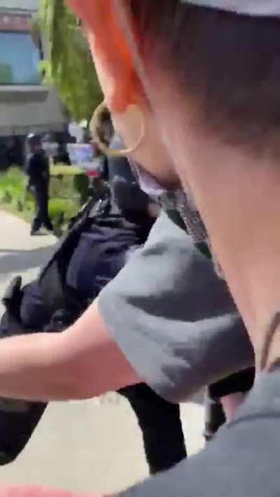 [LA]: Police instigate violence with batons against protesters with their hands up