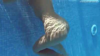 Tiffany Tatum pulls off her black bottoms underwater