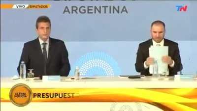 El precio del dolar es el reflejo de que el ministro nos zaracea