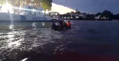 Miralo, miralo ¡plop!