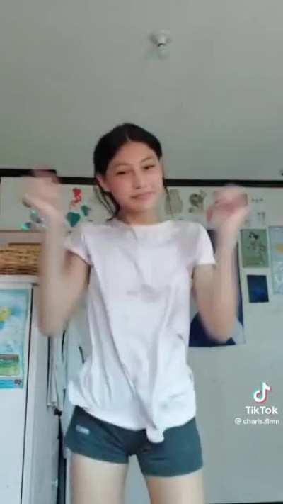 she knows what she shaking🍒