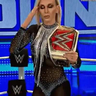 Queen Charlotte looking hot as usual