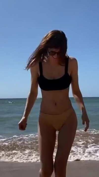 Alexandra Daddario has a perfect body