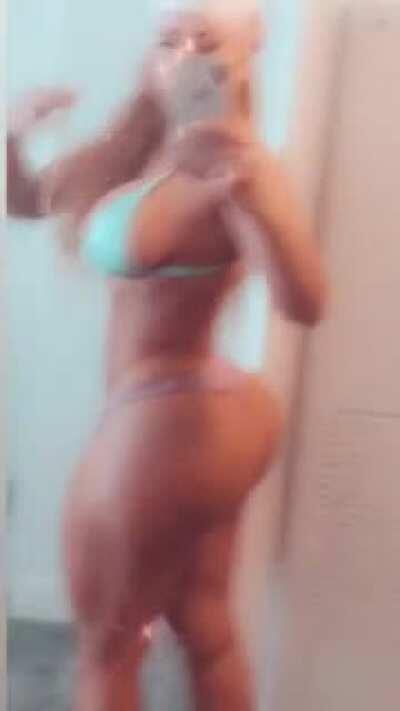 Not a Nude but what a body 🤤🤤🤤