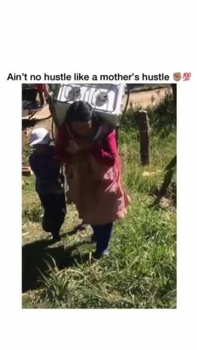 Idk what’s worse: the video’s frame or the camera person not helping