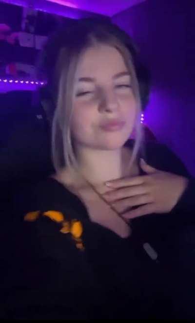 Is er een Monique Smit discord server?