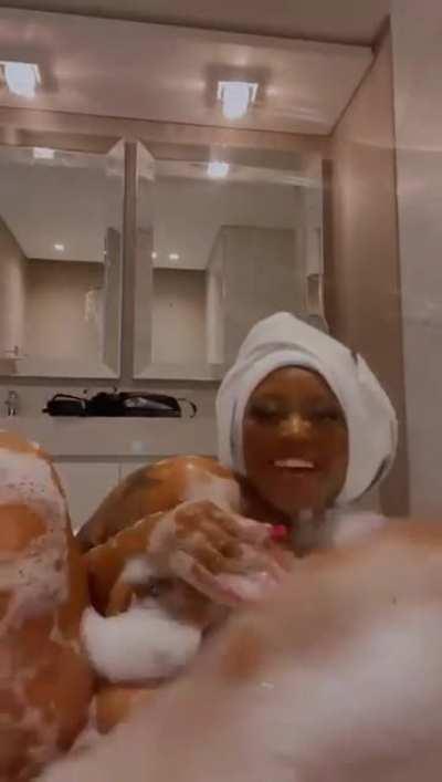 🧼🛁she washes herself a lot of foam