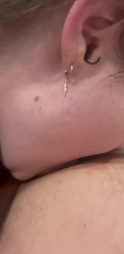 I’m a good girl that loves eating daddy’s ass deep 😈