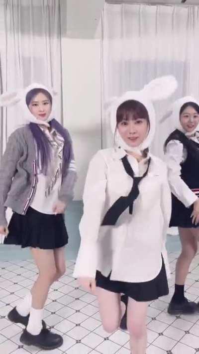 [230326] Bora, Chaerin & May TikTok update: Ditto (NewJeans)