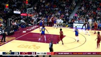 [Highlight] Dean Wade hits a crazy shot-clock beating corner 3