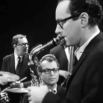 Dave Brubeck Quartet: Paul Desmond, Eugene Wright, Joe Morello e Dave Brubeck «Take Five» (Bélgica, 1964)