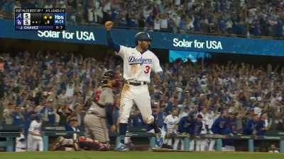 [Highlight] Mookie Betts gets an RBI Double to give the Dodgers the lead!