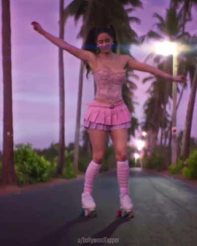 Disha Patani's armpits show in Kyun Karu Fikar song 