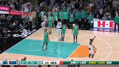 [Highlight] Luka misses the FT throw on purpose and grabs the rebound and dribbles the clock to secure the game