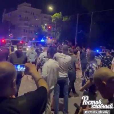 UA Pov: The regular police have returned to the streets of Rostov and some of the locals seem not too happy about it