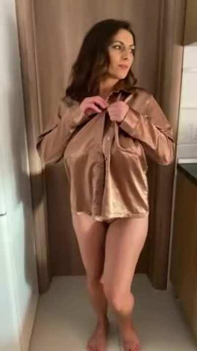 Let's strip me and fuck me on kitchen😁