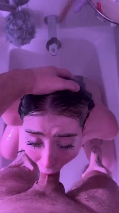 Deepthroat in the shower