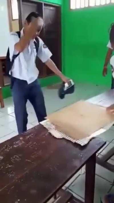 Sooo... who dc this in class anyways ?