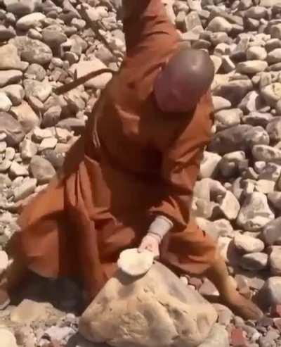 Shaolin monk demonstration of iron finger