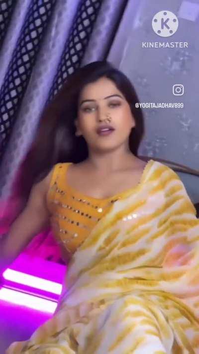 Yogita Jadhav पिवळ्या साडीत मुजरा करूनदाखवताना- अस्सल गावरान माल