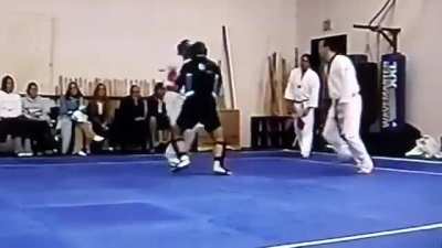 Pro Boxer vs Taekwondo 🥊