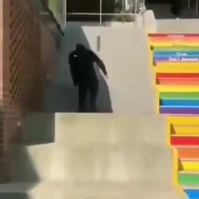 A veszélyeztetett heteró fehér mihazánkosok a 100 cm-es szobor hősies ledöntése után: