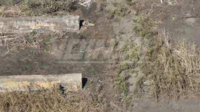 RU POV: Russian soldier flanks and kills two Ukrainian soldiers