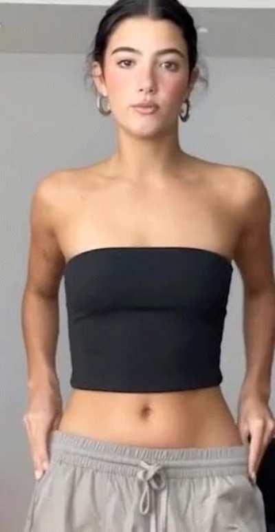 The way her belly looks in this clip is so sexy ð¥µ