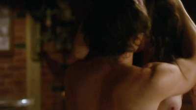 Who wanna spank her like that? What would we do if there's no HBO and hot actresses likeMary-Louise Parker...