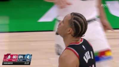 [Highlight] Knox goes coast to coast through three defenders and slams it