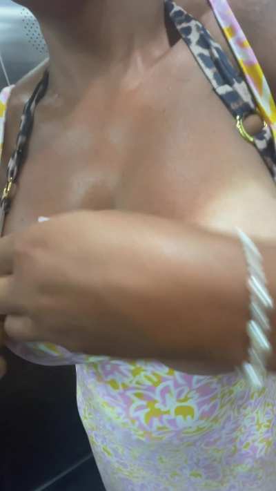 Mommy wants your D between her D’s (f43)