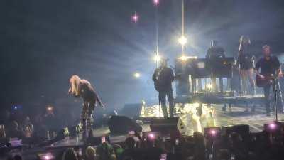 Gwen Stefani & Blake Shelton - Don't Speak Live In Concert