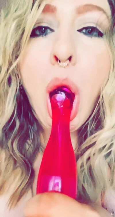 Imagine laying your head where the bowl is 🤤