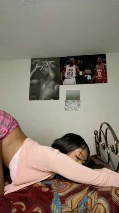 No cap bruh. I just want her for ah night. 😭😍