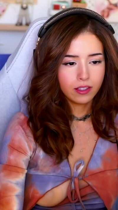 Pokimane saggy tits on-stream
