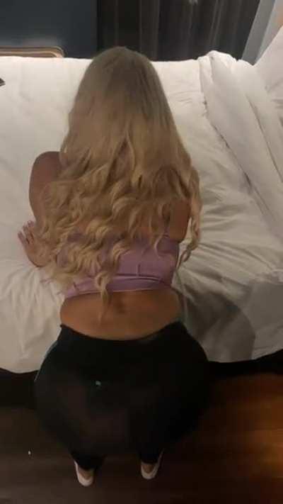 This one stank, but ready for your face pushing onto my arse in doggystyle 🤤