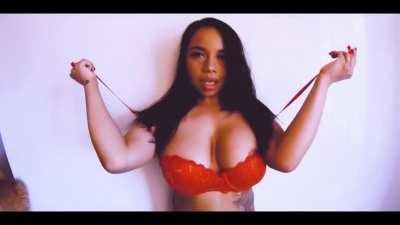 That shirt was hiding weapons 😳🥵