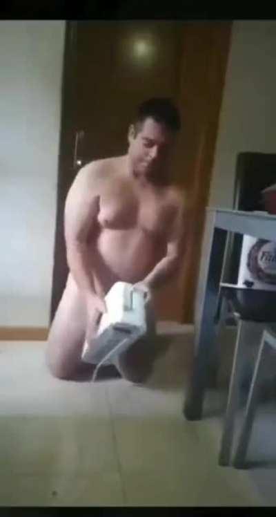 Thug uses toaster to warm up his hotdog 