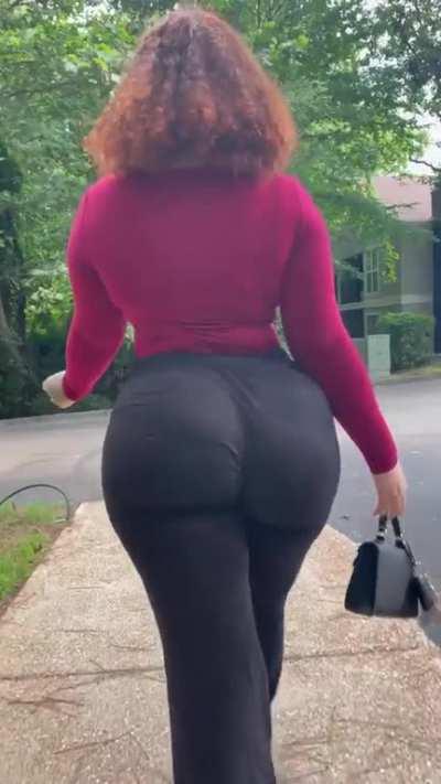 idk who she is but holy fuck