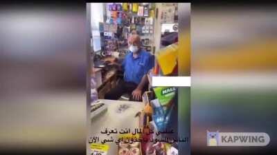 Store owner is asked to hand over all his money