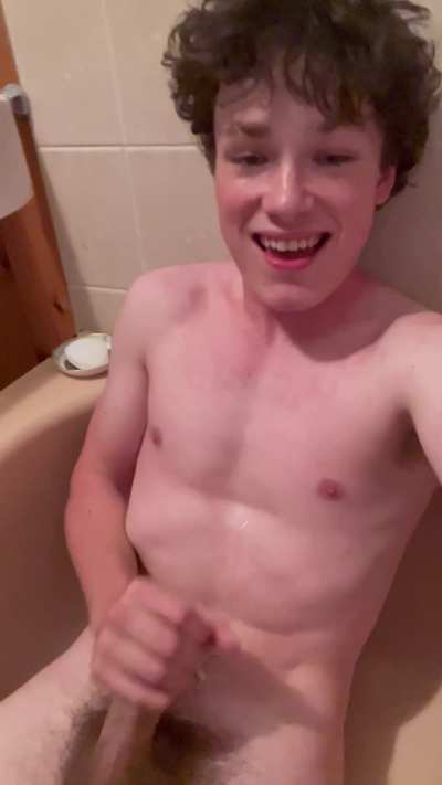 Having to hide 🫣 from my family 🧬 in a cottage is so scary but exciting 😵‍💫💞