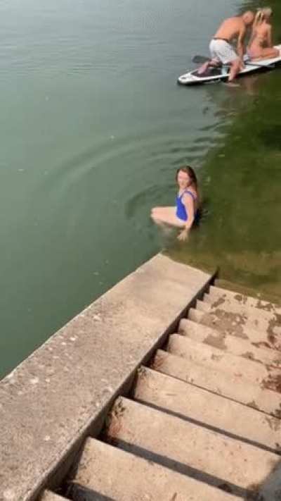 Maisie swimming (IG post of friend Sara)