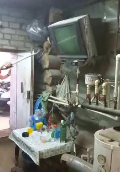 Smash that fucking TV ! Smash it...