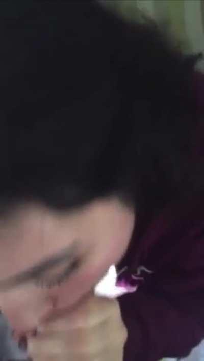 Amateur takes load on her face and in her hair 