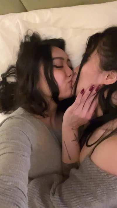 my first (and only) experience with another woman 🙈