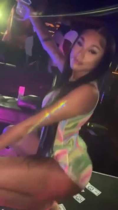 Jania Meshell Twerk 🍑🎄