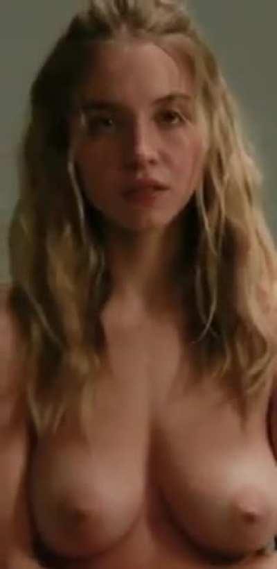 Sydney Sweeney - The Voyeurs